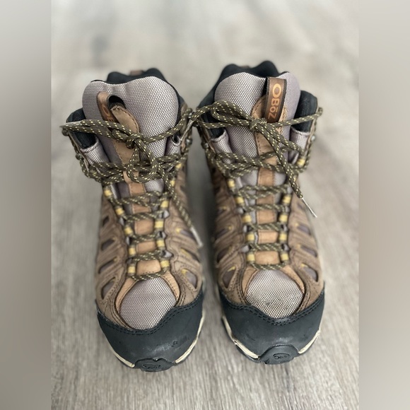 Oboz Hiking Boots with Tan and Black Accents - Picture 10 of 10